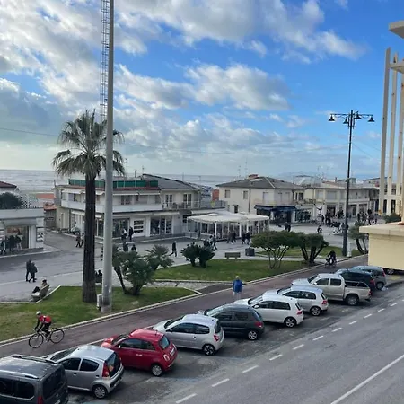 Fronte Mare Con Parcheggio Privato *