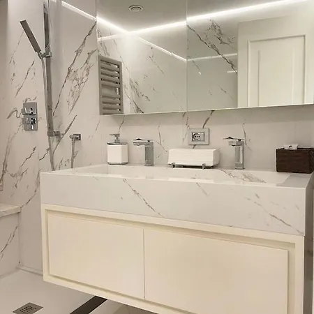 Fronte Mare Con Parcheggio Privato В'яреджо